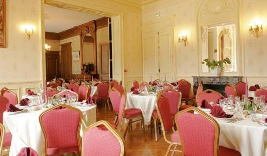 Chateau De Montbraye Bed & Breakfast Parigne-l'Eveque